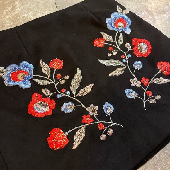 forever 21 black velvet floral embroidered mini skirt size small - Picture 2 of 7